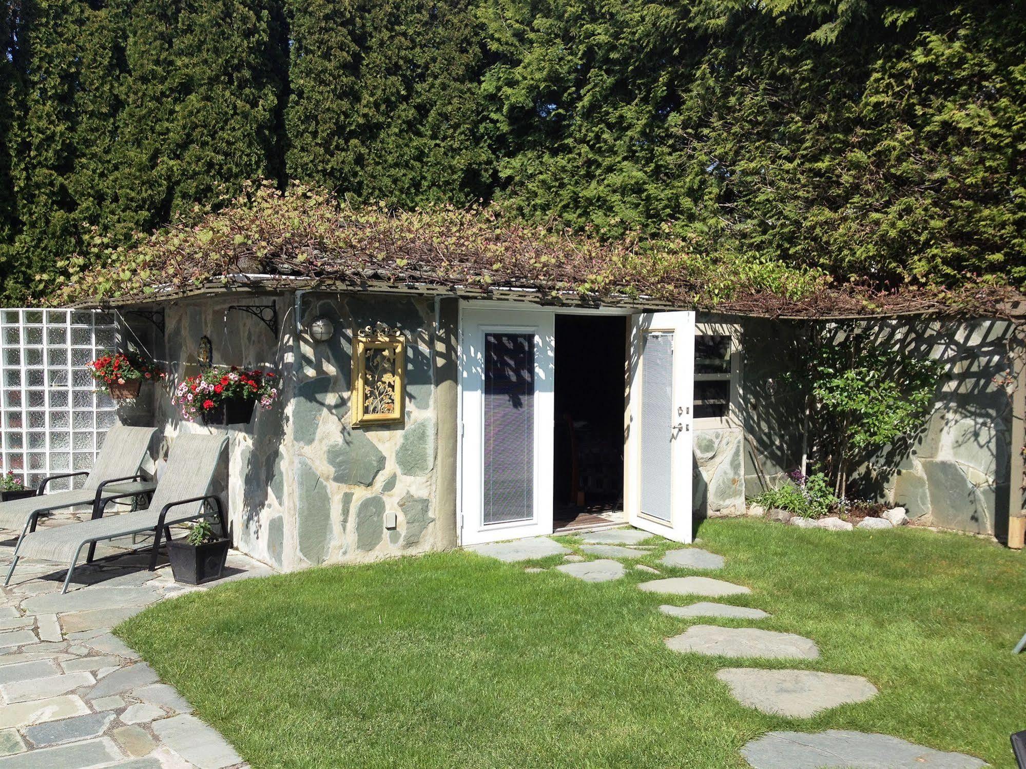 The Stone Hedge Bed And Breakfast Richmond Exterior foto