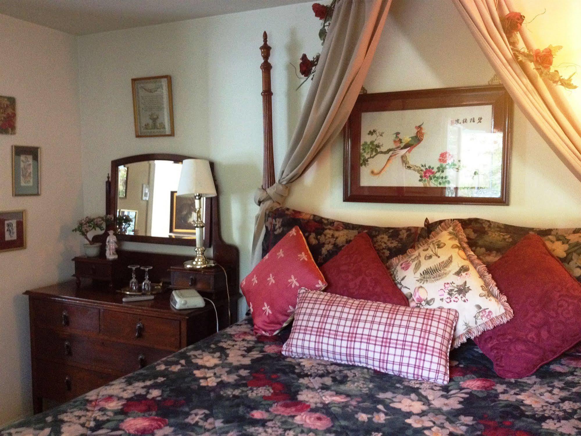 The Stone Hedge Bed And Breakfast Richmond Exterior foto