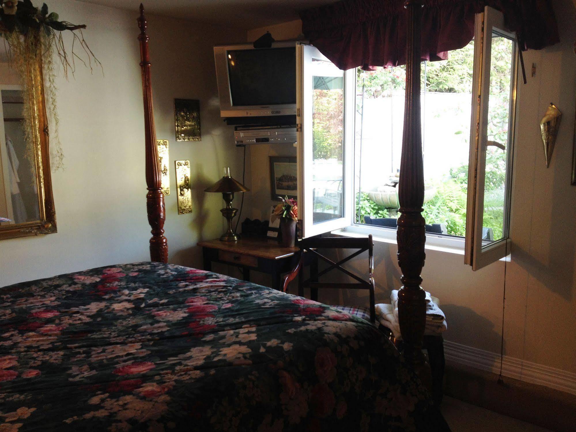 The Stone Hedge Bed And Breakfast Richmond Exterior foto